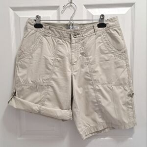 Columbia Women's Beige Shorts Size 8 Roll Tab Adjustable Bermuda Shorts